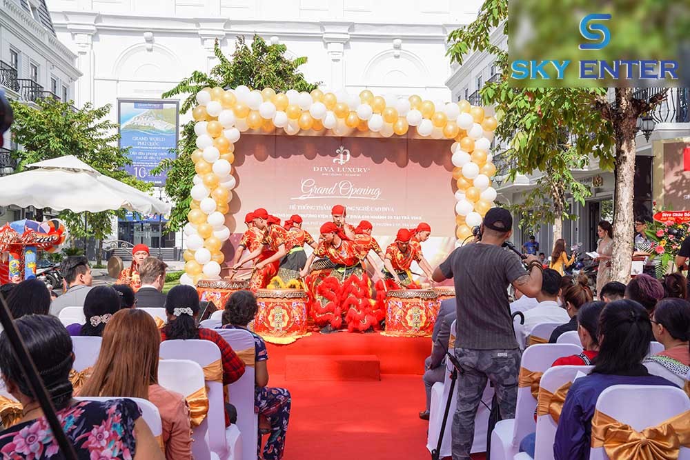 cung-cap-doan-lan-su-rong-bieu-dien-khai-truong